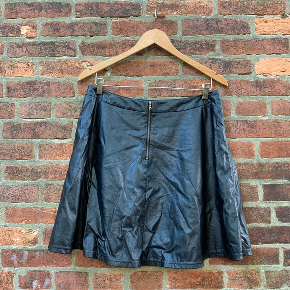 LOFT | Vegan Leather Skirt - Picture 6 of 8